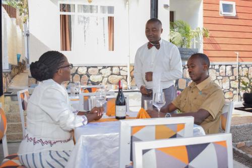 Tetamu yang menginap di INZOZI AFRICA HOUSE B&B-Gishushu