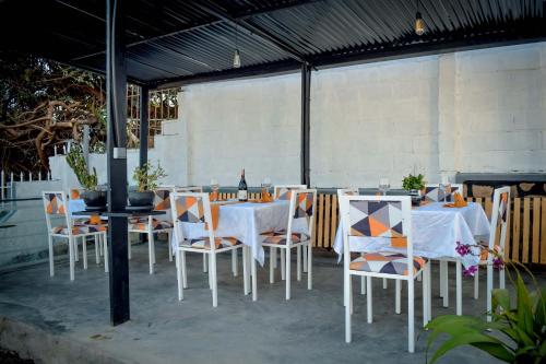 Restoran atau tempat lain untuk makan di INZOZI AFRICA HOUSE B&B-Gishushu