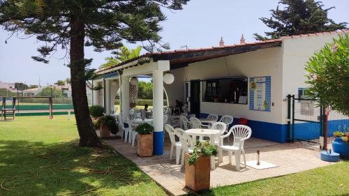 01 Sra da Rocha com Piscina e AC - Casas & Papéis