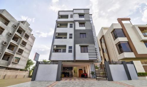 a view of a building from the outside at Itsy Hotels Carnival Inn in Nagpur