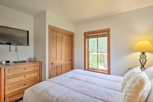 a bedroom with a bed and a dresser and a television at Less Than 1 Mi to Slopes Mtn-View Keystone Condo in Dillon