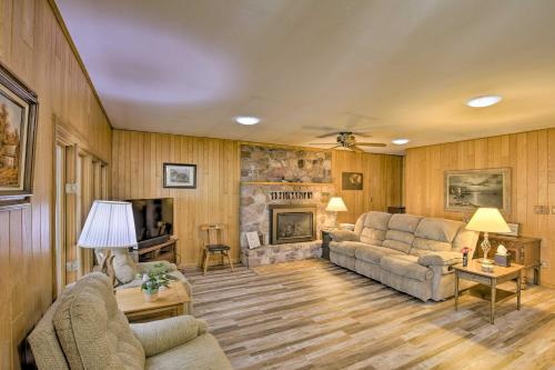 Gallery image of Lakefront New Auburn Apt with Sauna and Sun Porch in New Auburn