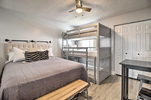 Двухъярусная кровать или двухъярусные кровати в номере Hinesville Condo Grill, 4 Mi to Fort Stewart