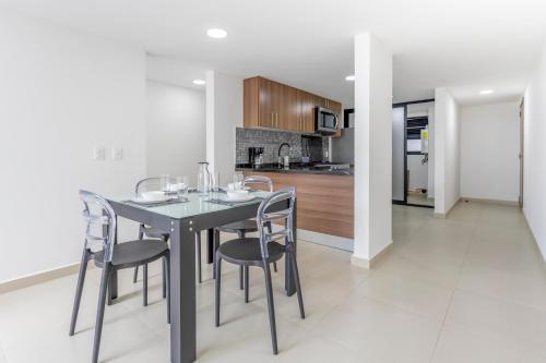 a kitchen and dining room with a table and chairs at Del Valle Luxury Apartment in Mexico City