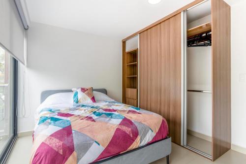 a bedroom with a bed and a closet at Del Valle Luxury Apartment in Mexico City