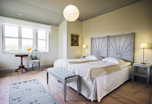 Tempat tidur dalam kamar di Sahlströmsgården