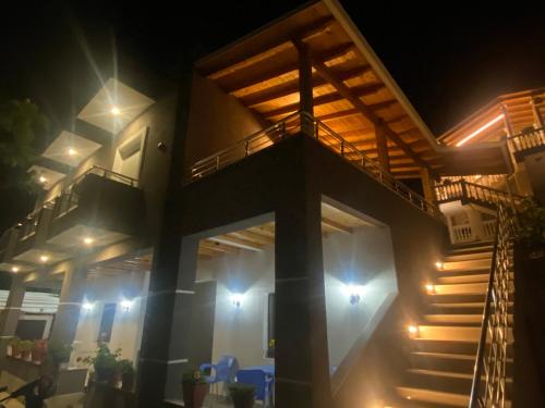El edificio en el que está la casa de huéspedes