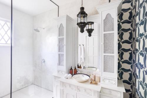 a bathroom with a sink and a mirror at Villa Bokeh Relais & Châteaux in Antigua Guatemala