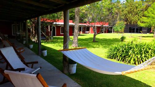 a hammock in the yard of a house at Hotel Chacra Bereshit in Manantiales