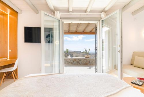 Кровать или кровати в номере Hyperion Villa by LLB Mykonos