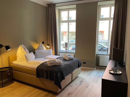 a bedroom with a bed with two towels on it at Fisher´s Loft Studio in Lübeck