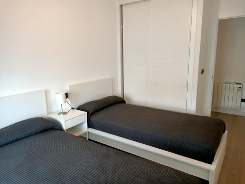 A bed or beds in a room at Apartamento Playa Canelas II