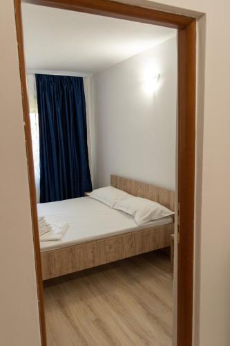 a small bedroom with a bed and a window at Vila Blue Marine 2 Mai in 2 Mai