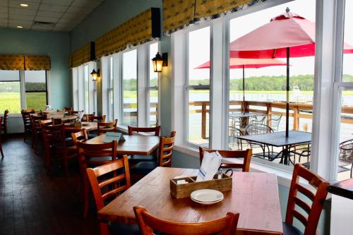 A restaurant or other place to eat at Surry Seafood Company