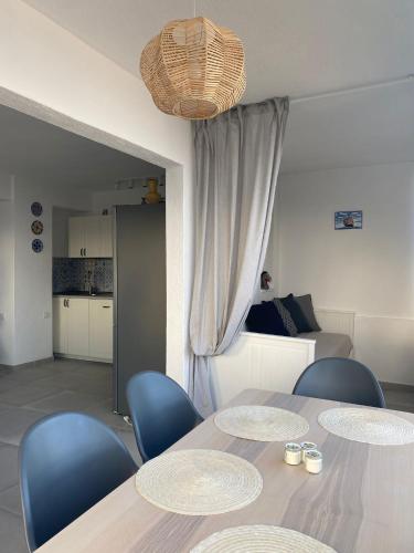 Beach front apartament with beautiful sea view