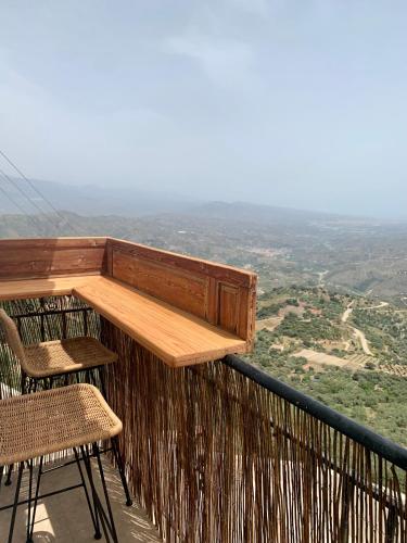 Balkoni atau teres di Renovated cinema town house in Comares