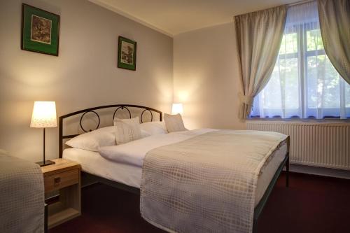 Llit o llits en una habitació de Penzion Obora