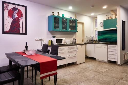 Η κουζίνα ή μικρή κουζίνα στο Ili apartment