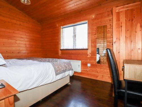 Ένα ή περισσότερα κρεβάτια σε δωμάτιο στο Cedar Lodge