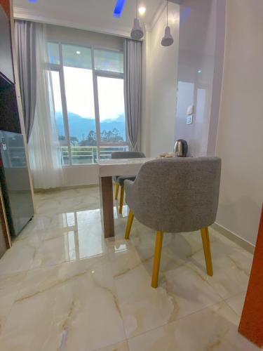 TV a/nebo společenská místnost v ubytování Algara Puncak Hotel