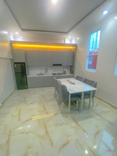 Kuchyň nebo kuchyňský kout v ubytování Algara Puncak Hotel