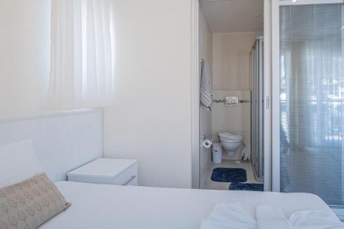 A bathroom at Villa Anemon
