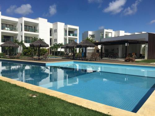 Πισίνα στο ή κοντά στο Apartamento para temporada em Praia do Forte Bahia, no Condomínio Mediterrâneo II, IBEROSTATE