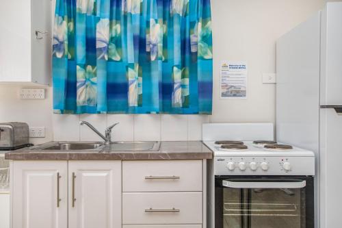 Kuchyň nebo kuchyňský kout v ubytování Strand Motel