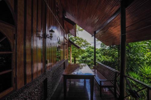 Un balcón o terraza de Ratmanee House