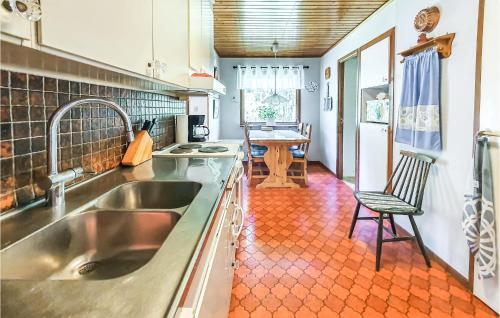 Η κουζίνα ή μικρή κουζίνα στο Amazing Home In Älmhult With Kitchen