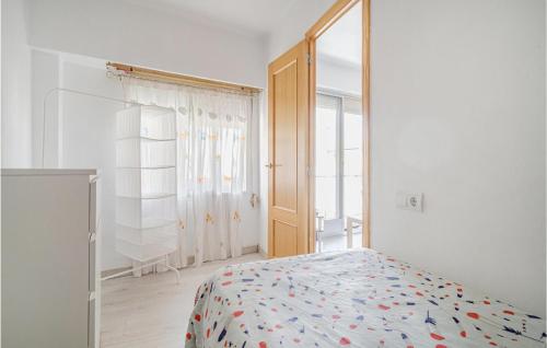 Postel nebo postele na pokoji v ubytování 3 Bedroom Gorgeous Apartment In Sueca