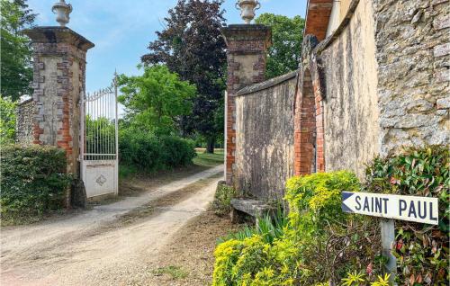 Taman di luar Lovely Home In St Michel D,chavaignes