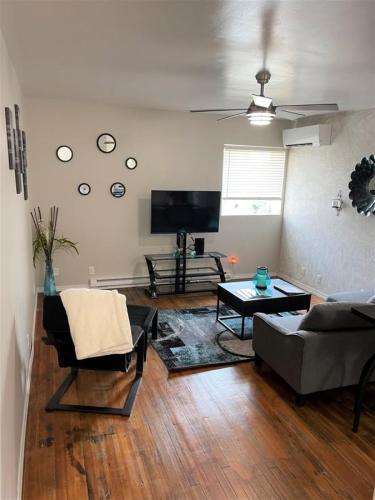 The Downtown Loft – Photos 2