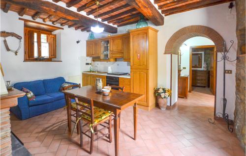 Kuchyň nebo kuchyňský kout v ubytování 2 Bedroom Amazing Apartment In Cortona