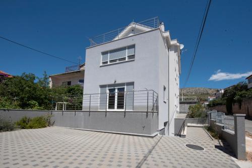 Sunny attic apartment with balcony & Modern city apartment with outdoor area, no balcony