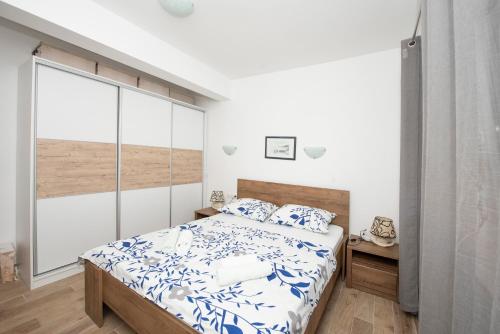 Sunny attic apartment with balcony & Modern city apartment with outdoor area, no balcony