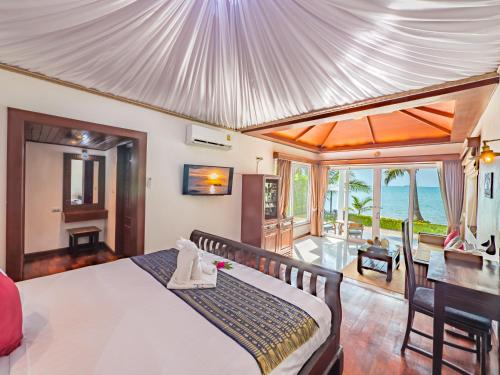 a bedroom with a bed and a view of the ocean at Sea Valley Resort in Lipa Noi