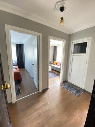 an empty room with a bedroom and a living room at ANA GÜNEY Apart Otel in Nilüfer