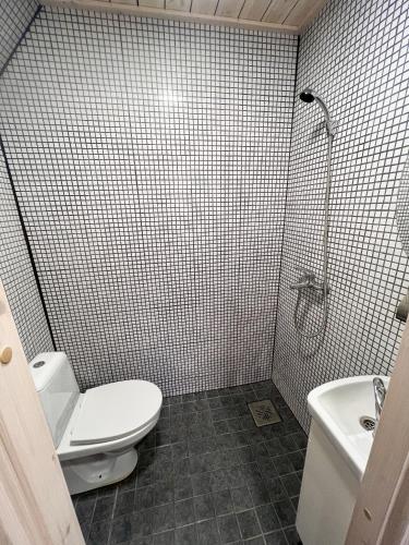 Kylpyhuone majoituspaikassa Guesthouse in Kärdla