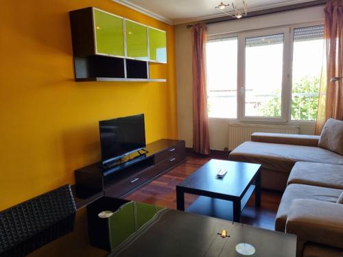 C06A01 Precioso duplex con garaje, Soto de la Marina – Prezzi ...