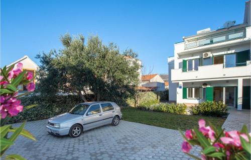 Gorgeous Apartment In Kastel Stari With Wifi