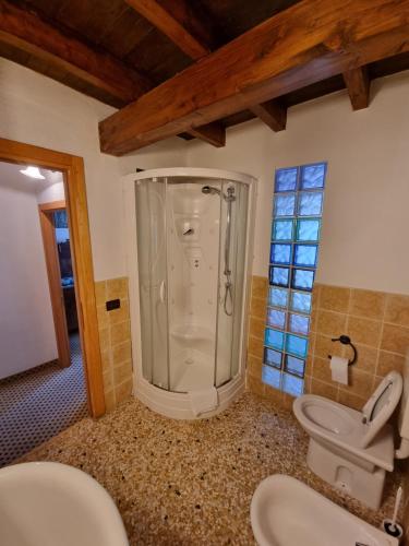 Kúpeľňa v ubytovaní Trattoria Albergo all'Alpino