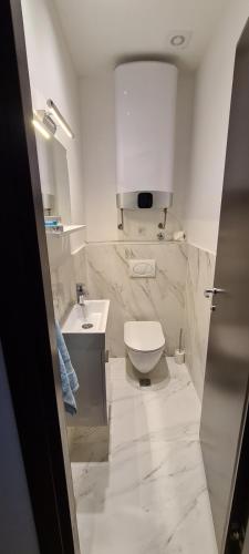 Ein Badezimmer in der Unterkunft Jadran Dream