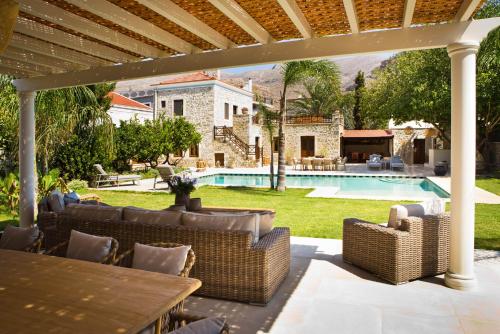 Bazén v ubytování R&G luxury accommodation Kalymnos villa nebo v jeho okolí