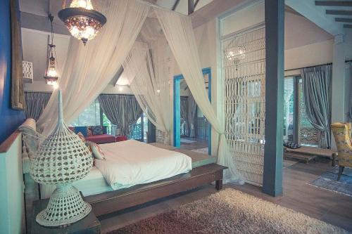Postel nebo postele na pokoji v ubytování Baan Suan Residence เฮือนพักบ้านสวน
