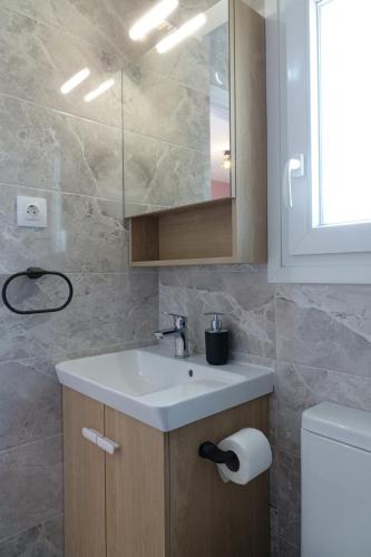 Cozy Studio in Koukaki Athens BY ZAIN