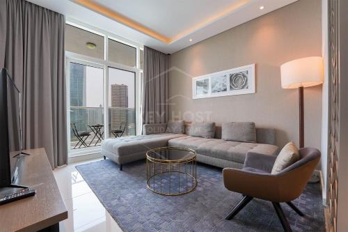 KeyHost – Classy 1BR Damac Prive – Canal View – Business Bay – K1790
