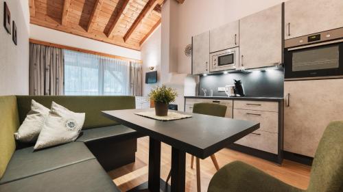 Kuchyň nebo kuchyňský kout v ubytování Apart Al-Aviöler