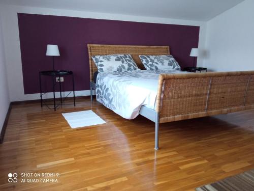 a bedroom with a bed and a purple wall at B&B L'Ortensia in Vignolo