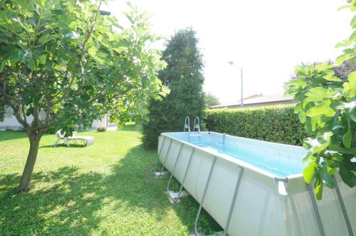 The swimming pool at or close to Brianza Relax